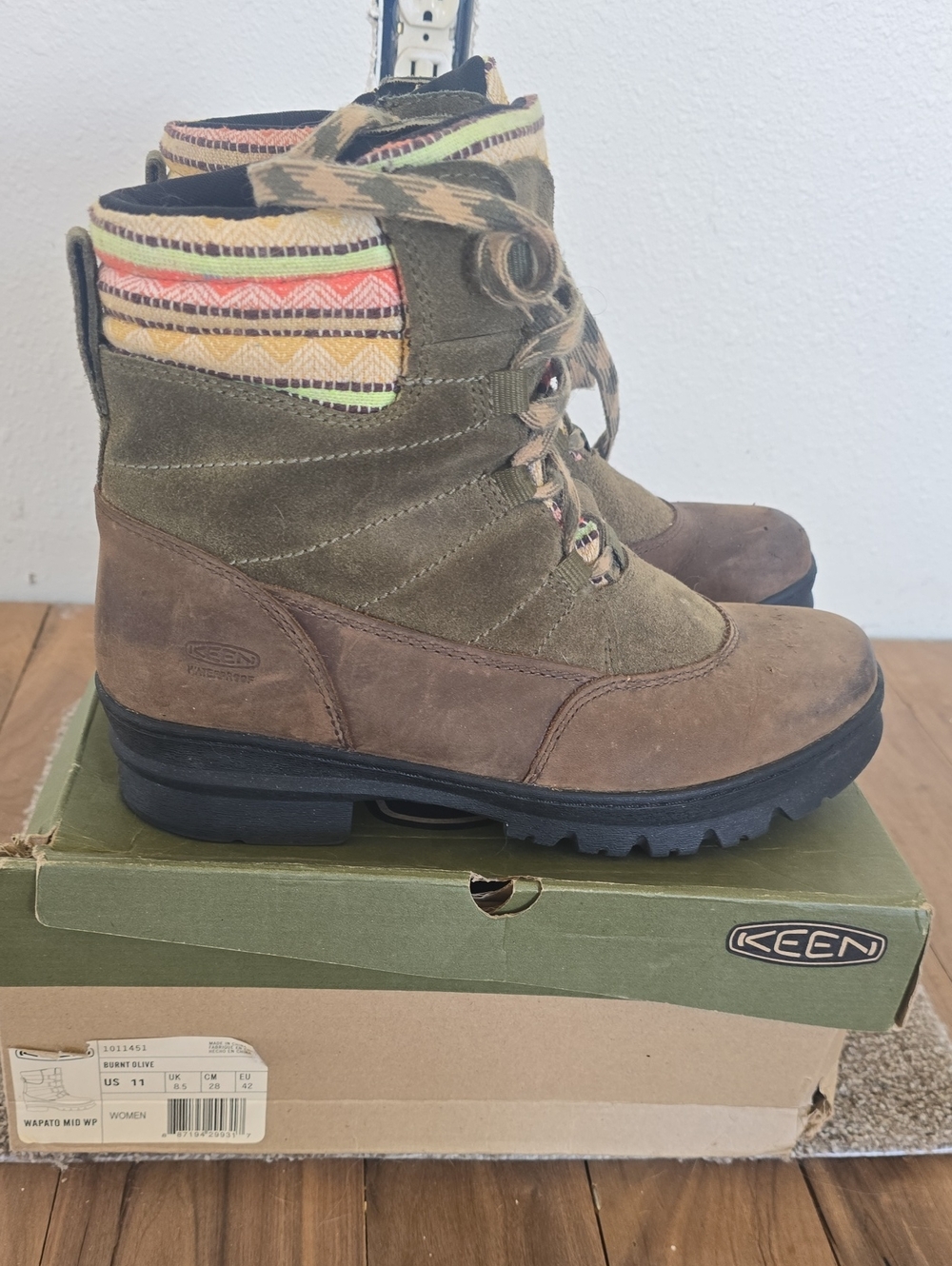 Keen Olive & Brown Suede Lace-Up Winter Boots with Patterned Collar